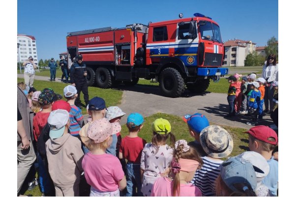 В детский сад приехала пожарная машина!!!