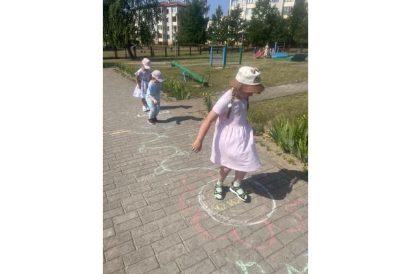 День веселых игр на асфальте