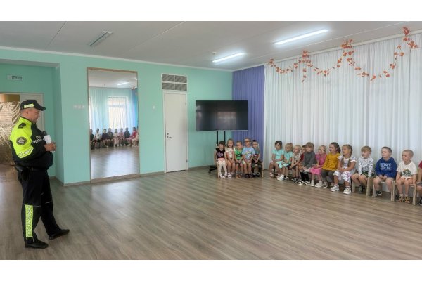 Сотрудники ГАИ в гостях у ребят